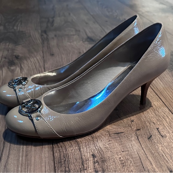 Michael Kors Beige Heels with Classic Stiletto Ladies‎ Size 8.5 - Picture 1 of 15